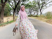 Jawaban Medina Zein soal Foto Pelukan dengan Zaskia Sungkar