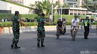 Alasannya, untuk memberikan akses bagi petugas keamanan yang memerlukan mobilitas di tempat pengamanan.