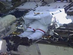 Melihat Spacewalk Bersejarah Dua Astronaut Wanita