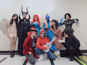 Gaya Kocak Dahyun dan Kejutan Manis di Perayaan Debut TWICE ke-4