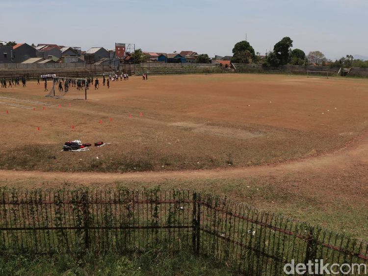 Potret Stadion Sangkuriang Cimahi yang Terbengkalai