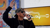Wahyu pun kembali merilis single terbarunya yakni Kencan di Harmoni.
