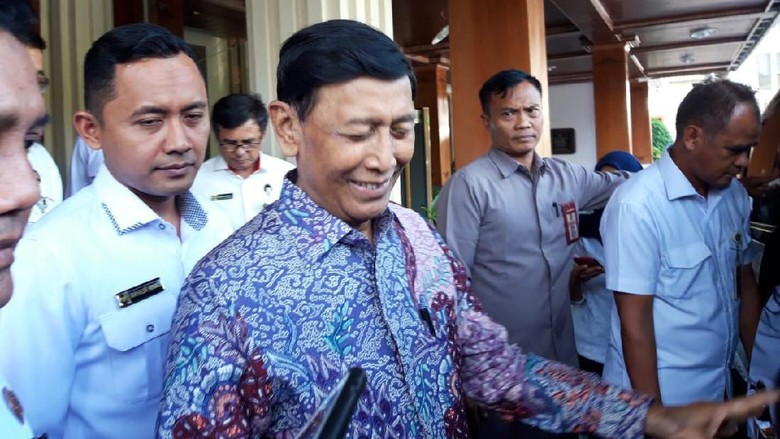 Ke Kantor Kemenko Polhukam, Wiranto: Persiapan Ganti Kabinet Ke Kantor Kemenko Polhukam, Wiranto: Persiapan Ganti Kabinet