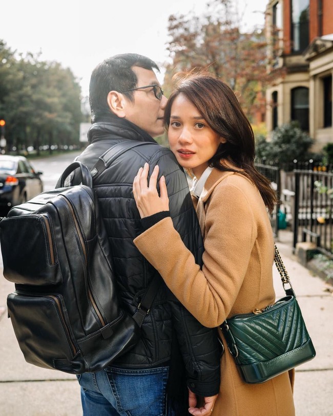 Aktris Gista Putri punya ciri khas gaya street style yang simple. Kamu bisa meniru gaya effortless stylish ala istri calon menteri Wishnu Tama ini.  Foto: dok. Instagram @gistaputri