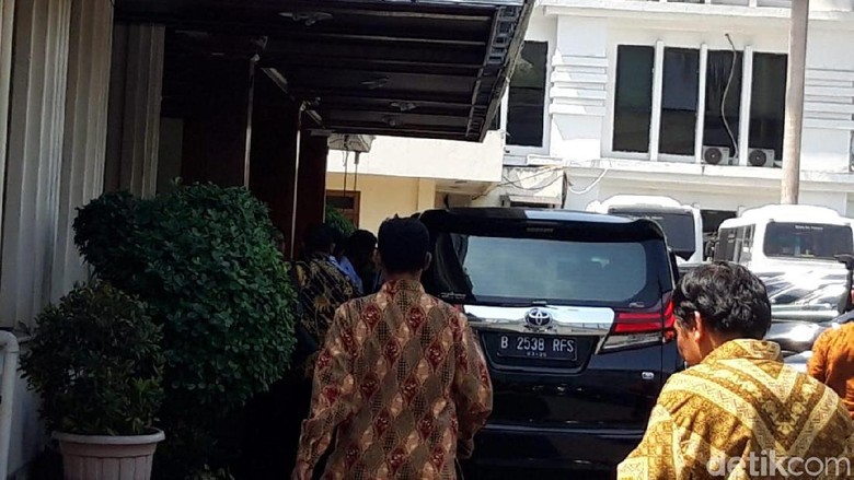 Wiranto Kembali Tinggalkan RSPAD, Sambangi Kemenko Polhukam Wiranto Kembali Tinggalkan RSPAD, Sambangi Kemenko Polhukam