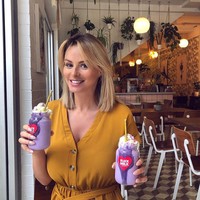 Rhian diketahui memiliki payudara ukuran 30 GG. Punya dada yang besar, Rhian tampak percaya diri menunjukkan aset tubuhnya itu di pemotretan majalah atau pun Instagram.  Foto: dok. Instagram