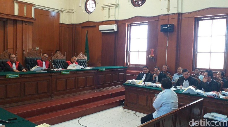 Saksi Perizinan Kasus Amblesnya Jalan Gubeng Dianggap Ringankan Terdakwa Saksi Perizinan Kasus Amblesnya Jalan Gubeng Dianggap Ringankan Terdakwa