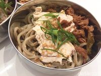 Wo Ai Mie: Mulur Gurih! Bakmi China Halal Dengan Topping Ayam Hainan