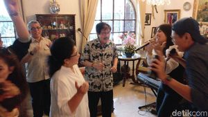 Momen Perpisahan Nila F Moeloek dengan Wartawan Kesehatan