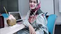 Namun baru-baru ini Medina Zein ditahan karena kasus narkoba yang menjerat kakak iparnya, Ibra Azhari. Dok. Instagram/medinazein