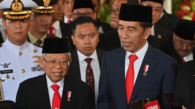 Jokowi Akan Umumkan Menteri, Banyak Kemeja Putih Masuk Istana