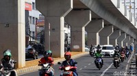 Aksi menerobos jalur ini akan membahayakan pengendera sepeda.
