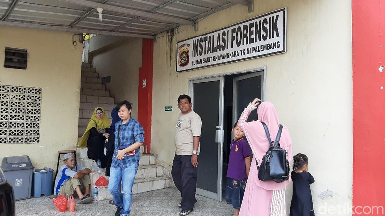 Naik Pohon Kelapa Dini Hari, Santri di Sumsel Tewas Terjatuh Naik Pohon Kelapa Dini Hari, Santri di Sumsel Tewas Terjatuh