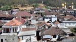 Ribuan Orang Mengungsi Pascaangin Puting Beliung Hantam Batu