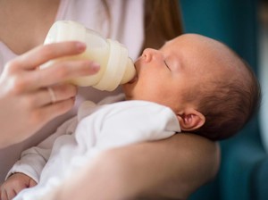 Berapa Takaran Susu Bayi yang Tepat agar Anak Tetap Sehat?