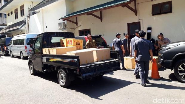 Wiranto Berkemas di Kemenko Polhukam, Mobil Box Angkut Barang