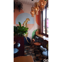 Sarapan Penuh Warna di Neon Palms Seminyak Bali