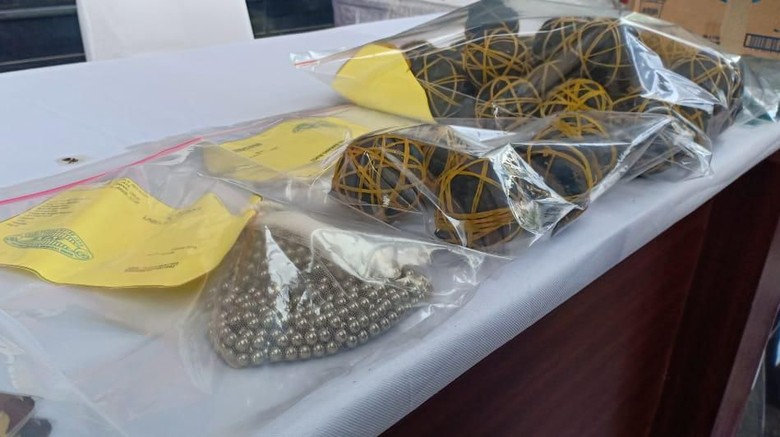Tentang Bom Bola Karet yang Disiapkan untuk Gagalkan Pelantikan Presiden Tentang Bom Bola Karet yang Disiapkan untuk Gagalkan Pelantikan Presiden