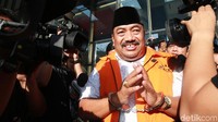 Ini merupakan pemeriksaan perdananya sebagai tersangka.
