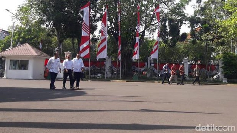 Pratikno, Fadjroel Rachman dan Nico Harjanto Juga Merapat ke Istana Pratikno, Fadjroel Rachman dan Nico Harjanto Juga Merapat ke Istana