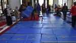 Ribuan Orang Mengungsi Pascaangin Puting Beliung Hantam Batu