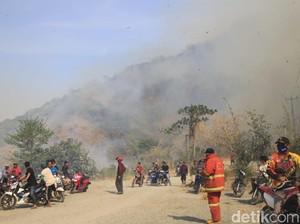 Polisi Pastikan Kebakaran di 2 Gunung Karawang Bukan Disengaja