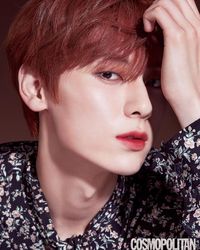 Penampilan Minhyun N'UEST Pakai Lipstik yang Dipuji Netizen