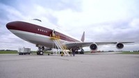 Jet pribadi ini memiliki fasilitas yang sangat mewah. Kabarnya jet pribadi ini memiiki harga sewa senilai Rp 2 triliun. (Sam Chui)