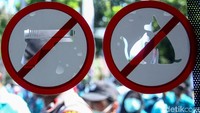 Dalam aksi unjuk rasa tersebut, massa mahasiswa melakukan long march sambil menyanyikan lagu Darah Juang dan Mars Mahasiswa. Mereka mengusung tagline #KawalDariAwal dalam aksi ini.