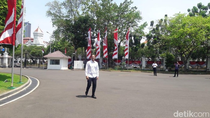 Foto: Nadiem Makarim ke Istana (Marlinda/detikcom) Foto: Nadiem Makarim ke Istana (Marlinda/detikcom)