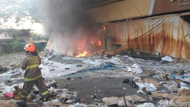 Hangus Pada 2017, Bangunan Eks Toko Tekstil di Kosambi Kembali Terbakar