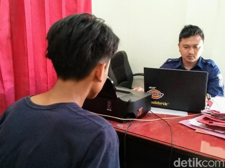 Pelajar SLTA di Bondowoso Perkosa Pacarnya Usai Cekoki Pil Koplo Pelajar SLTA di Bondowoso Perkosa Pacarnya Usai Cekoki Pil Koplo