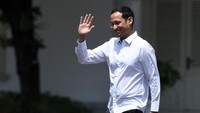 Nadiem Makarim juga menyambangi Istana. Sama seperti mahfud, dia juga mengenakan kemeja putih. Marlinda/detikcom.