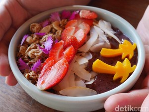 Sarapan Penuh Warna di Neon Palms Seminyak Bali