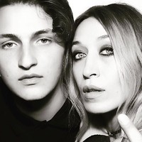 Kami sangat melindungi dan mendukung satu sama lain. Kamu cinta satu sama lain, kami ingin dekat, dan kami tidak berpikir berpikir yang lain selain kami adalah saudara, itu lah mengapa kami sangat dekat, kata Alana. Foto: Instagram @lanzybear