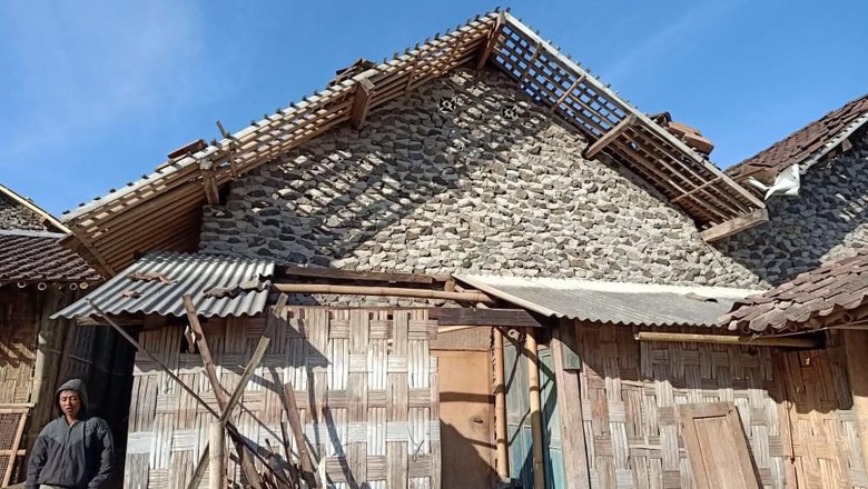 Angin Kencang Melanda Lereng Merapi dan Merbabu, Belasan Rumah Rusak Angin Kencang Melanda Lereng Merapi dan Merbabu, Belasan Rumah Rusak