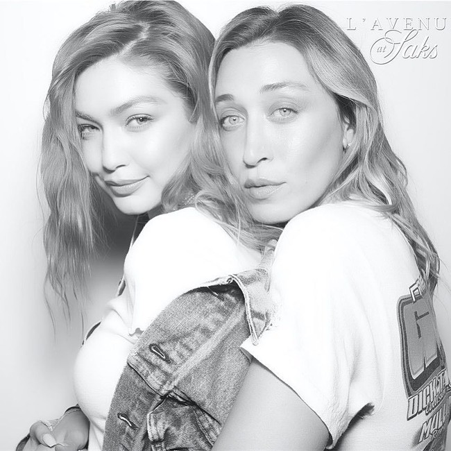 Meski punya ibu yang berbeda, Alana pun mengaku cukup dekat dengan adik-adiknya yang kini menjadi supermodel itu. Walaupun Gigi dan Bella terkenal dan betapa mereka bekerja keras, kami adalah saudara. Kami pergi belanja, kami masak sedikit, kamu punya grup chat. Kami melakukan banyak hal yang dilakukan saudari, tuturnya. Foto: Instagram @lanzybear