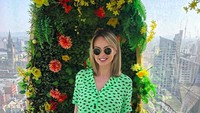 Perkenalkan, namanya Rhian Sugden salah satu model Inggris yang kerap memaerkan tubuh seksinya di Instagram. Dia suka liburan lho. (rhiansuggers/Instagram)