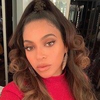 Lebih dekat dengan riasan wajah Beyonce. Minimalis tapi tetap terasa on-point. (Foto: Instagram/@beyonce)