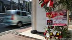 Jejeran Karangan Bunga untuk Jokowi-Maruf di Istana