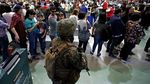 Polisi Militer Berjaga di Pusat Perbelanjaan Pascarusuh di Chile
