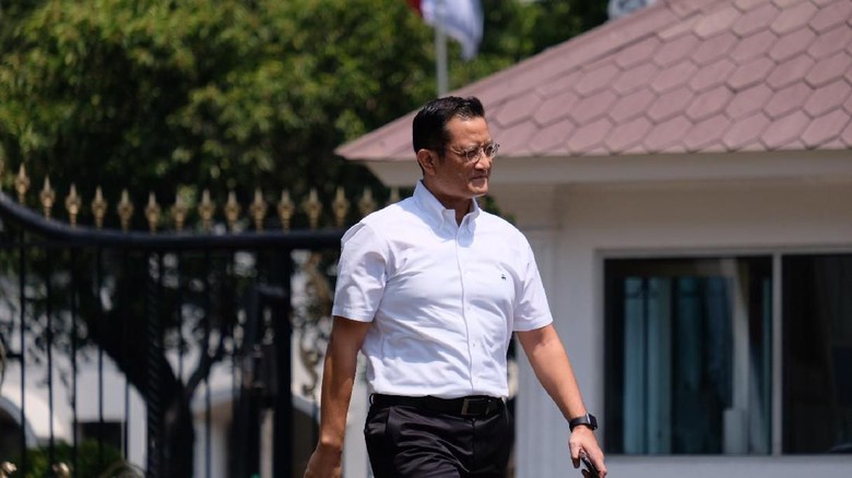 Berkemeja Putih, Politikus PDIP Juliari Batubara Juga Merapat ke Istana Berkemeja Putih, Politikus PDIP Juliari Batubara Juga Merapat ke Istana