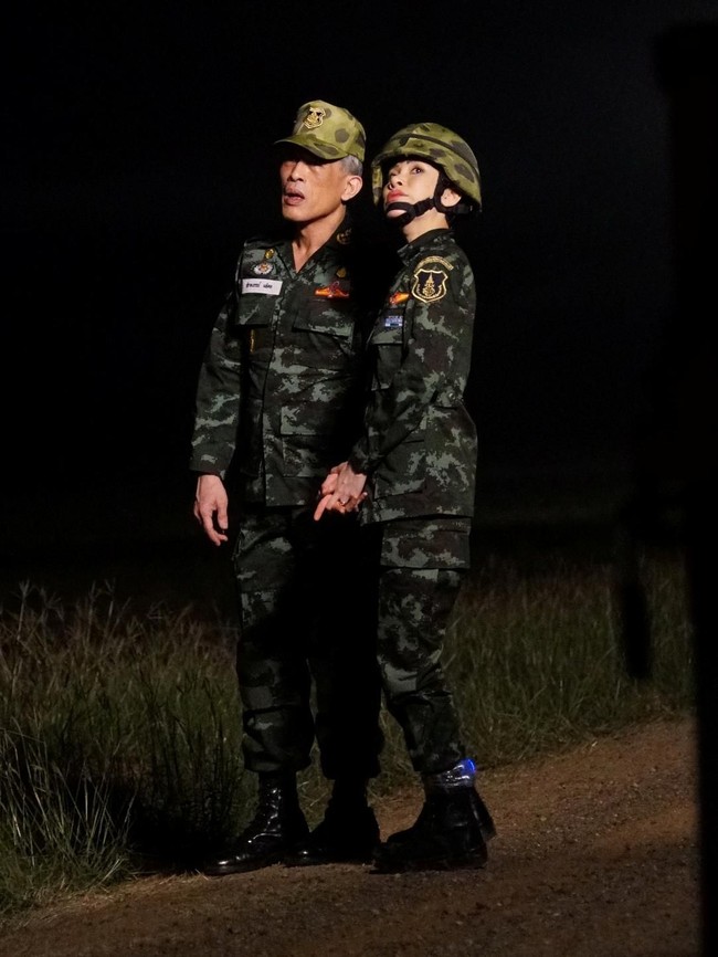 Sineenat mendapat gelar Selir Kerajaan pada 28 Juli 2019. Gelar ini pertamakalinya diberikan setelah hampir satu abad, seorang raja Thailand memiliki selir. Foto: Reuters