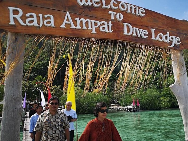 Selain ke Taman Nasional Komodo, Sri Mulyani juga sempat mampir ke Raja Ampat pada awal tahun ini (@smindrawati/Instagram) Selain ke Taman Nasional Komodo, Sri Mulyani juga sempat mampir ke Raja Ampat pada awal tahun ini (@smindrawati/Instagram)