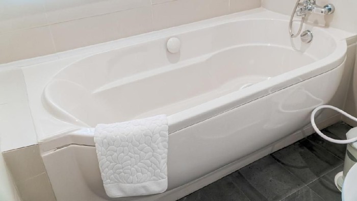 Seks di dalam air juga tetap tidak steril, meskipun di dalam bathtub. Foto ilustrasi: AwaylGl/iStock Seks di dalam air juga tetap tidak steril, meskipun di dalam bathtub. Foto ilustrasi: AwaylGl/iStock