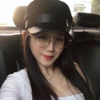 Selebgram Ukinikay Nikihcinnak dilecehkan oleh para pria yang berusaha memintanya menjual bra hingga pakaiannya yang tidak dicuci setelah menjual baju bekasnya di Carousell. Foto: Instagram