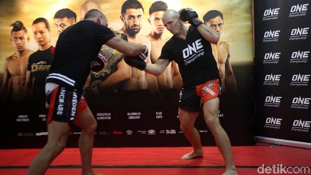 Sebelum Tanding Jumat, Atlet ONE Championship Pemanasan Dulu