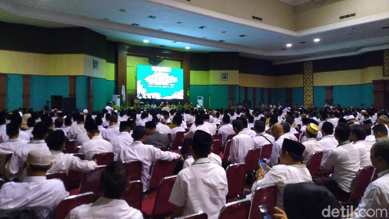 Bupati Bogor Dengar Curhat Calon Kades Tertekan: Ada Backup Ormas Bupati Bogor Dengar Curhat Calon Kades Tertekan: Ada Backup Ormas
