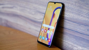 Memori internalnya 64 GB yang bisa ditambahkan microSD hingga 512 GB. Foto: Adi Fida Rahman/detikINET