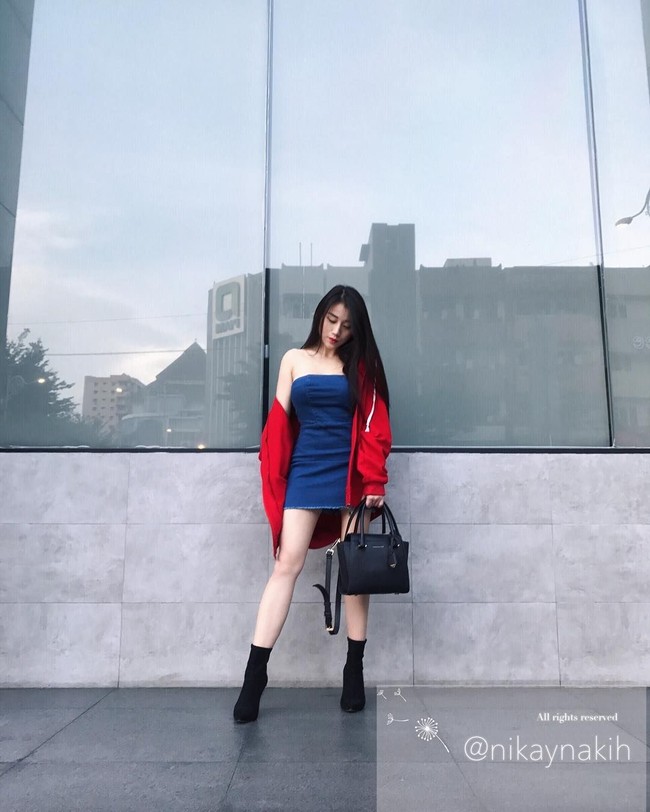 Tidak peduli bagaimana kamu berpikir itu baik-baik saja hanya karena postingan media sosialku menunjukkan payudaraku, itu tidak berarti aku harus menerima atau menormalkan perilaku orang sakit yang mencoba memenuhi fantasi mereka, tambahnya. Foto: Instagram